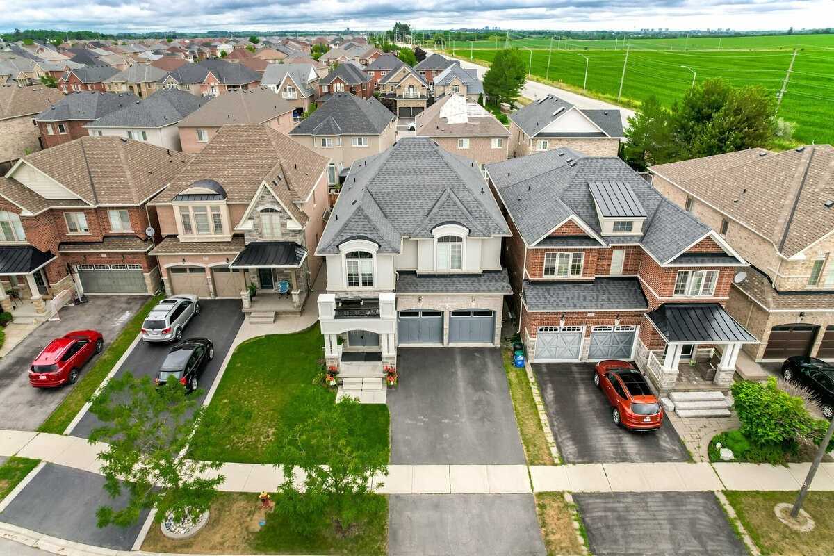 25 Jolana Cres