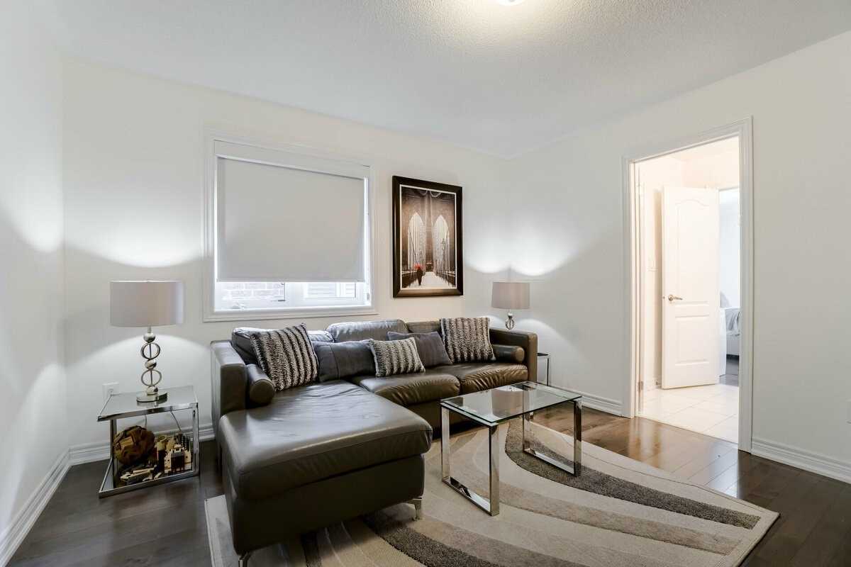25 Jolana Cres