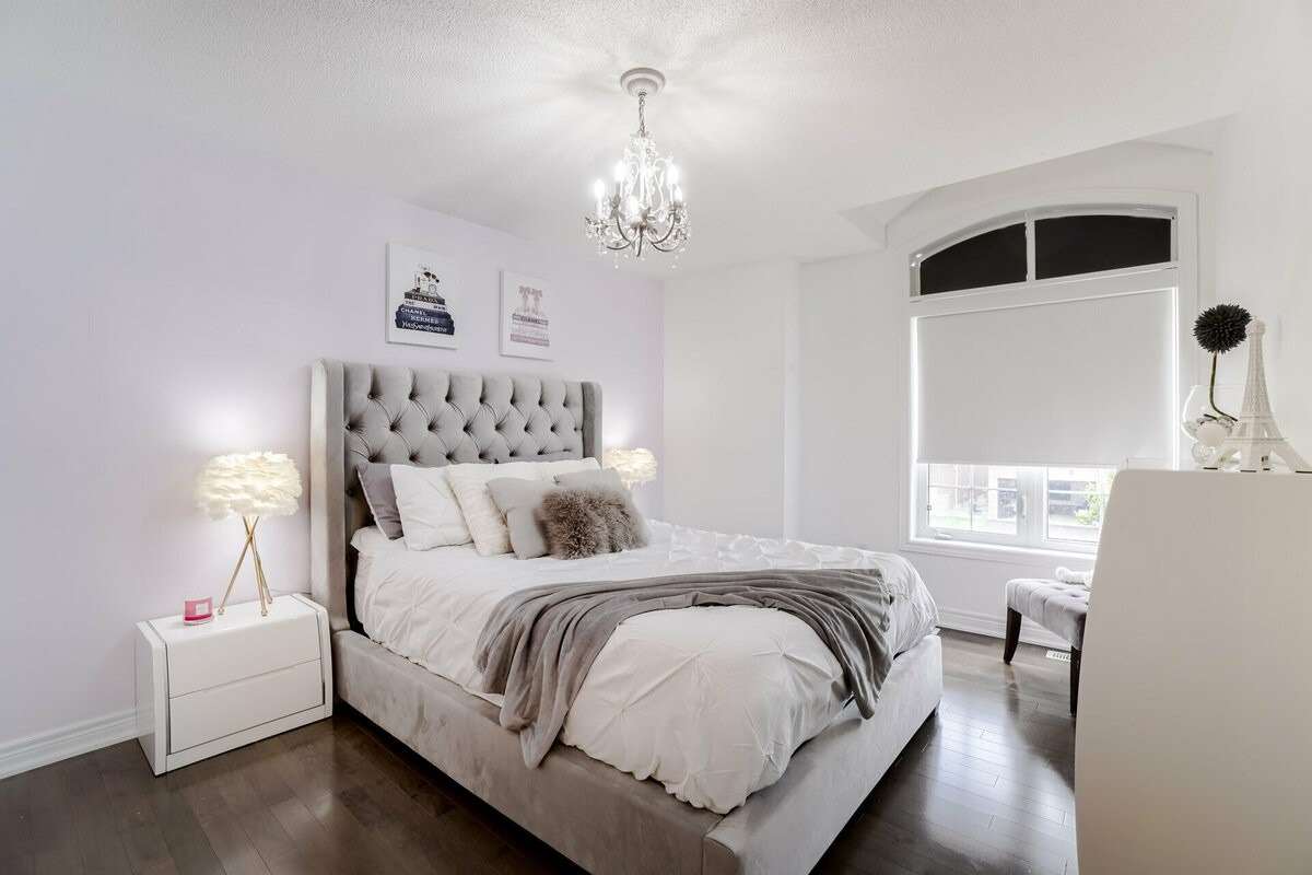 25 Jolana Cres