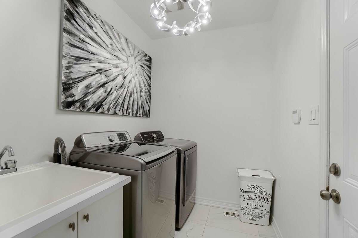 25 Jolana Cres