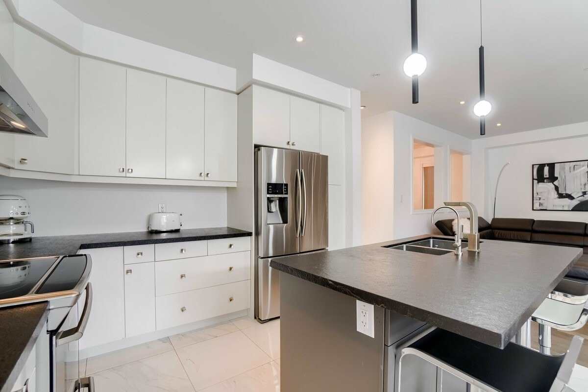 25 Jolana Cres