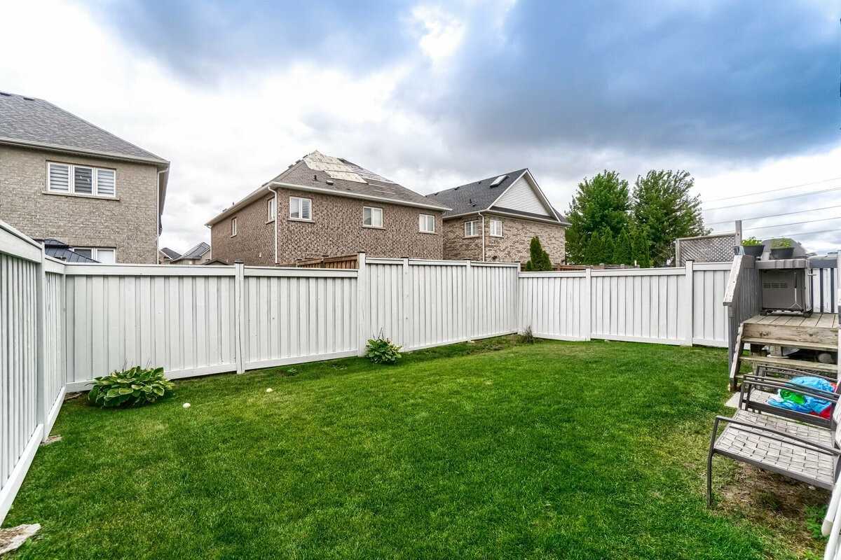 25 Jolana Cres