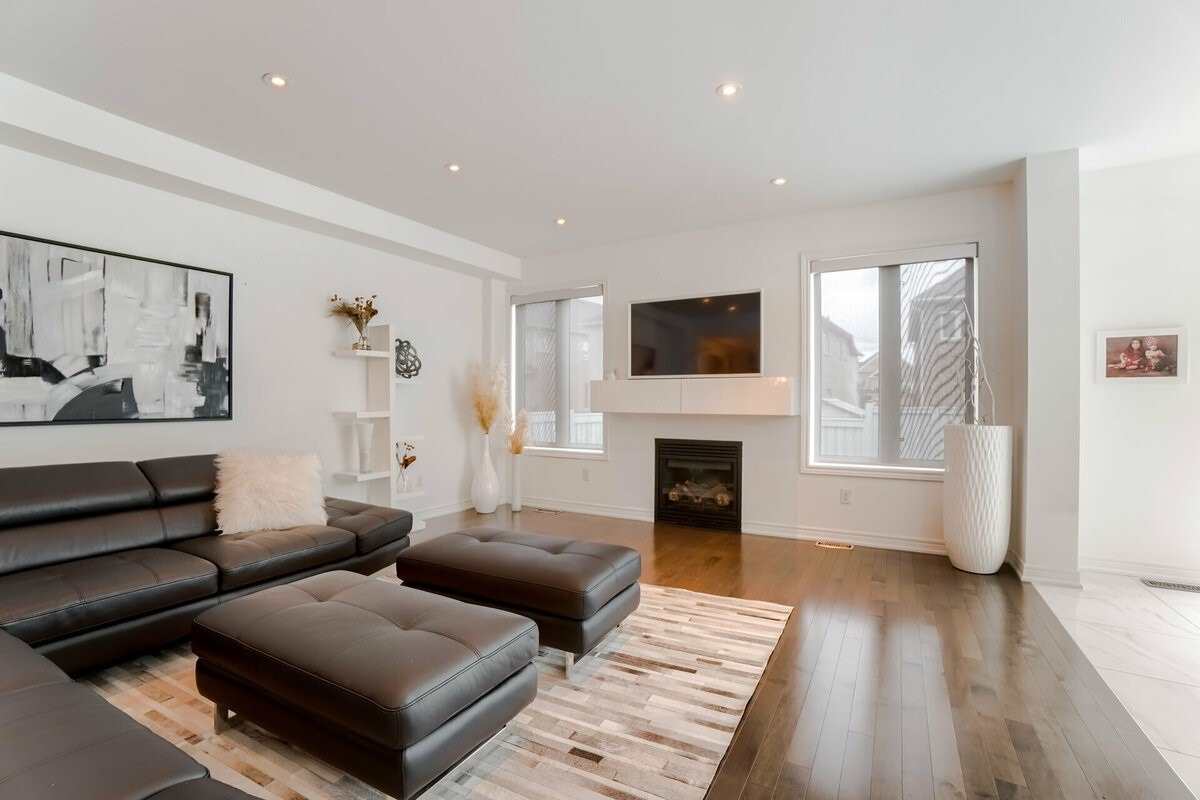 25 Jolana Cres