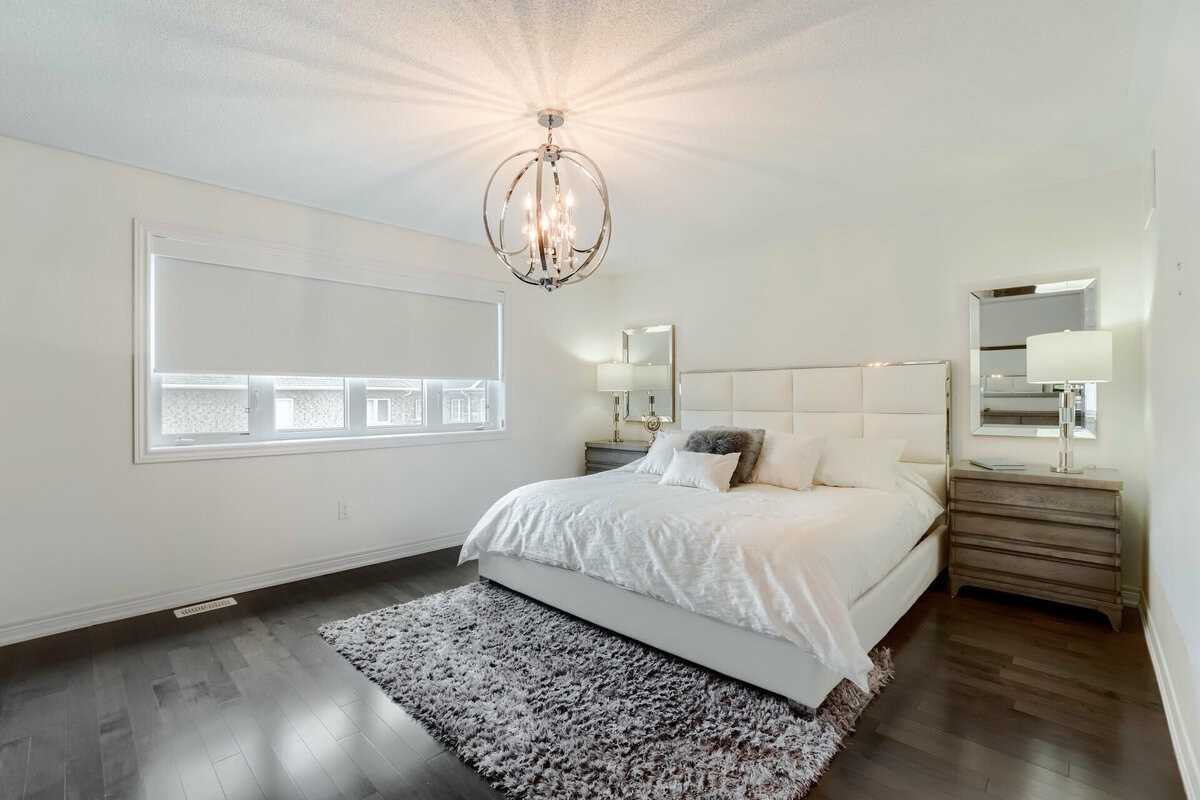 25 Jolana Cres
