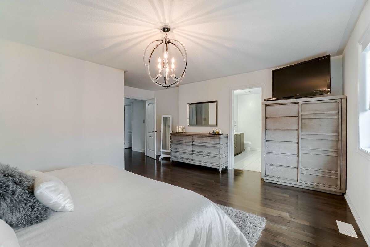 25 Jolana Cres