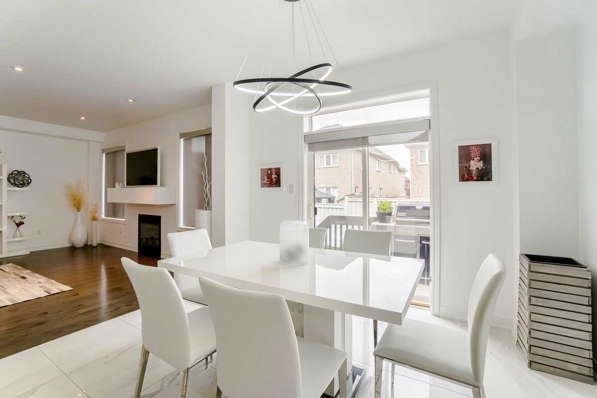 25 Jolana Cres