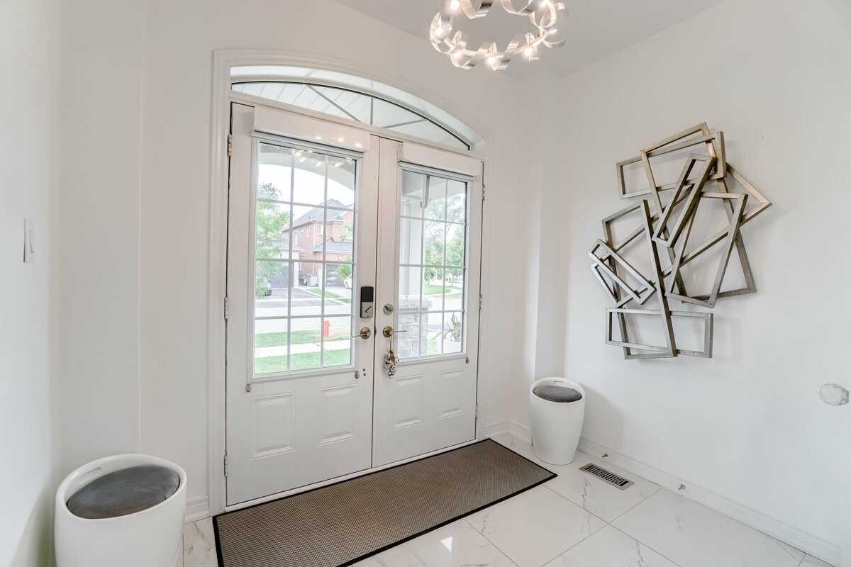 25 Jolana Cres