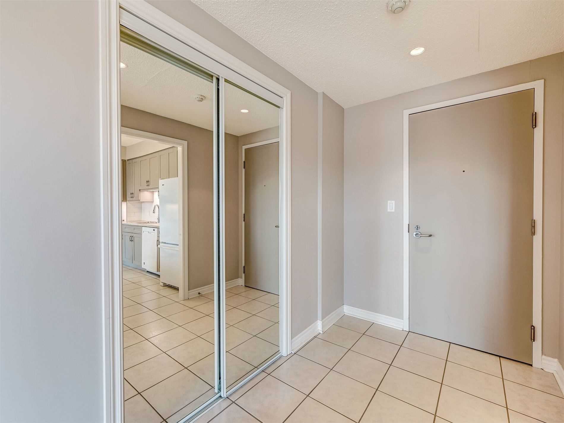 Listing W5702282 - Large Photo # 3