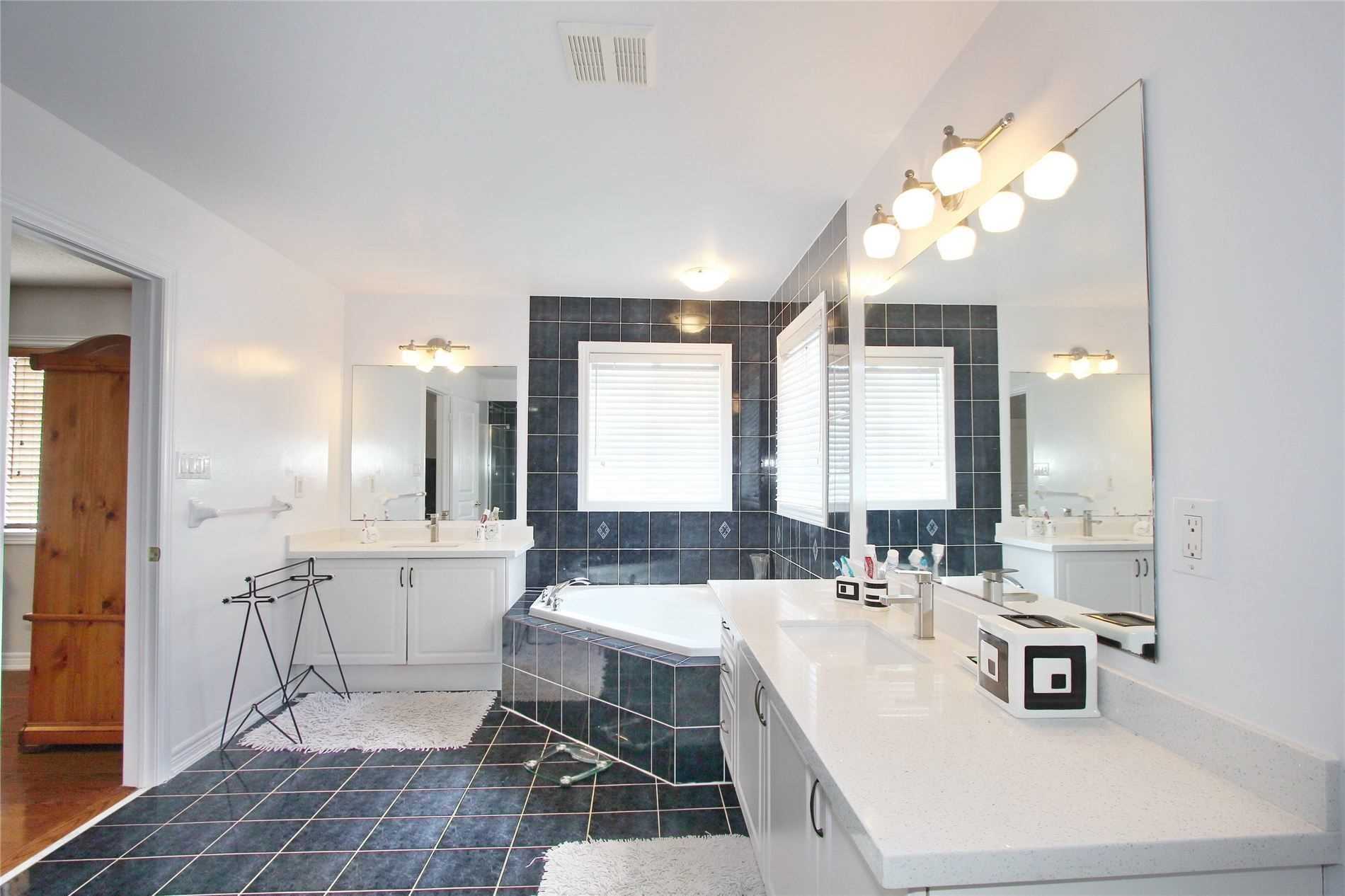 Listing W5703771 - Large Photo # 11