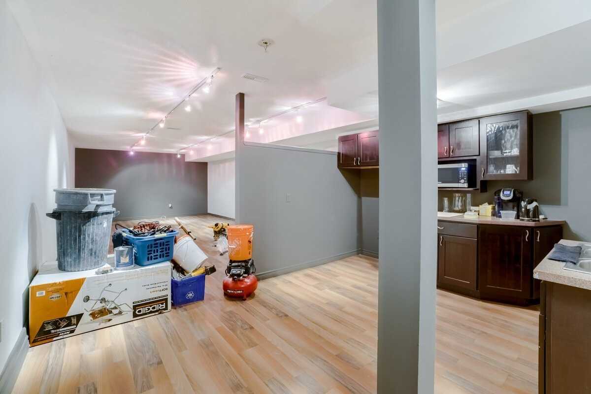 2346 Lakeshore Rd W