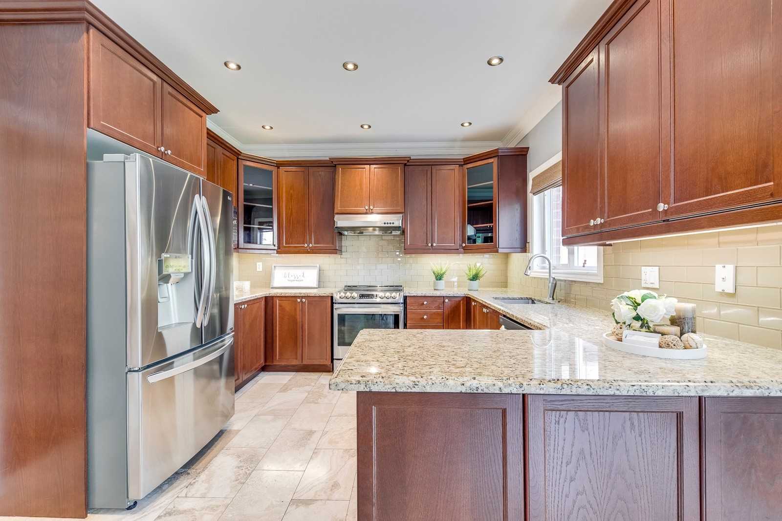 2595 North Ridge Tr