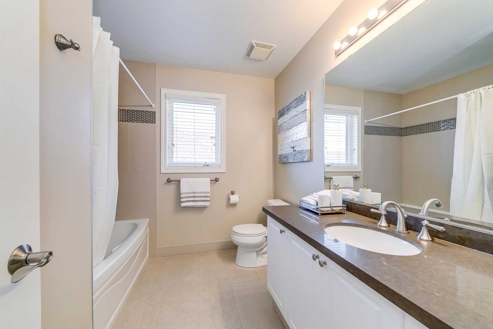 2595 North Ridge Tr