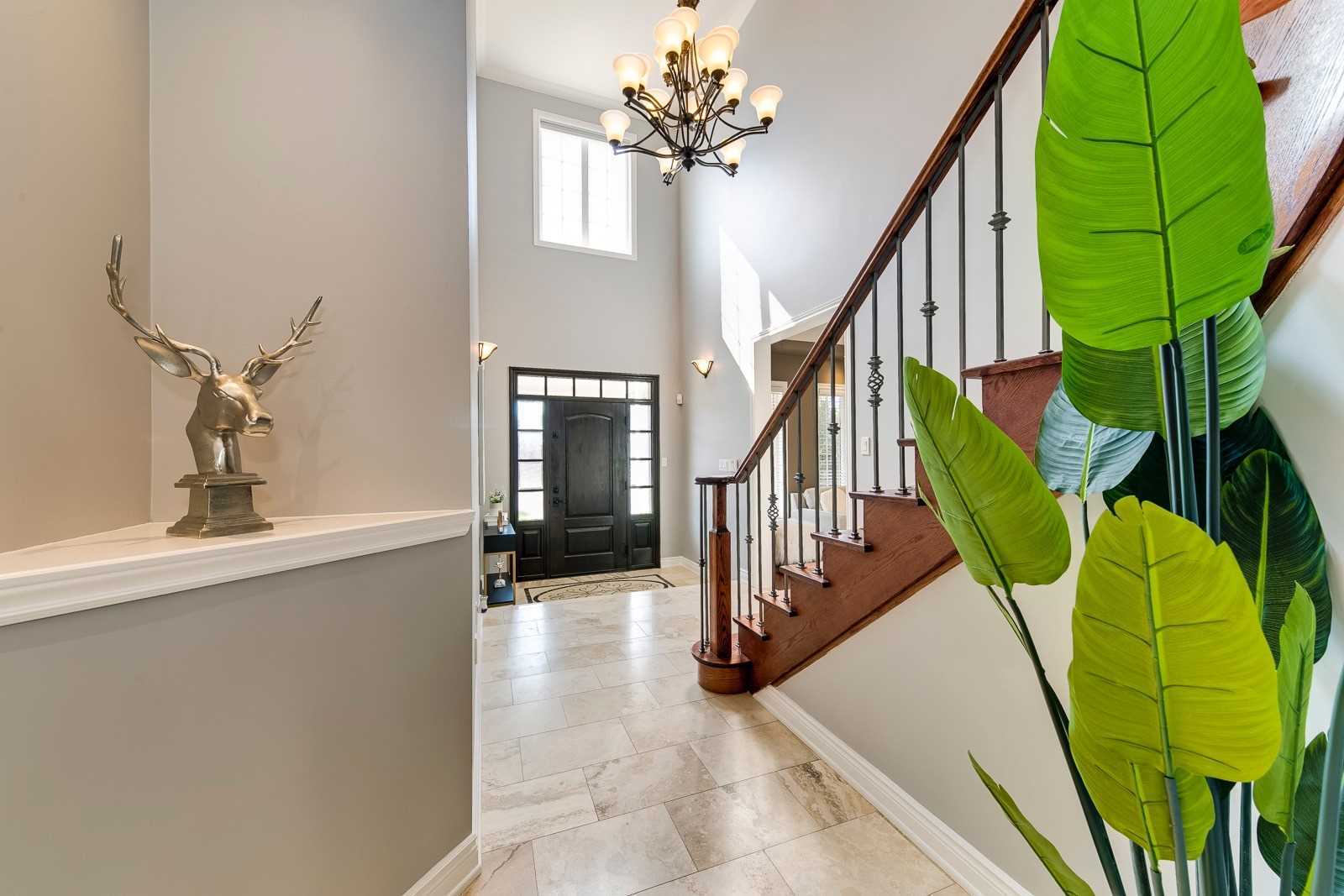 2595 North Ridge Tr