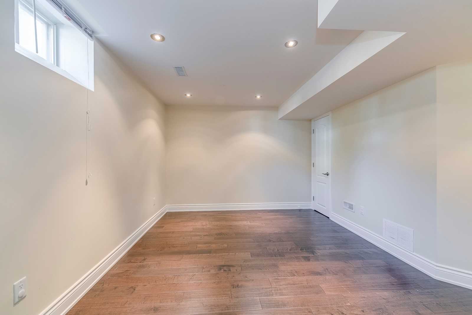 2595 North Ridge Tr