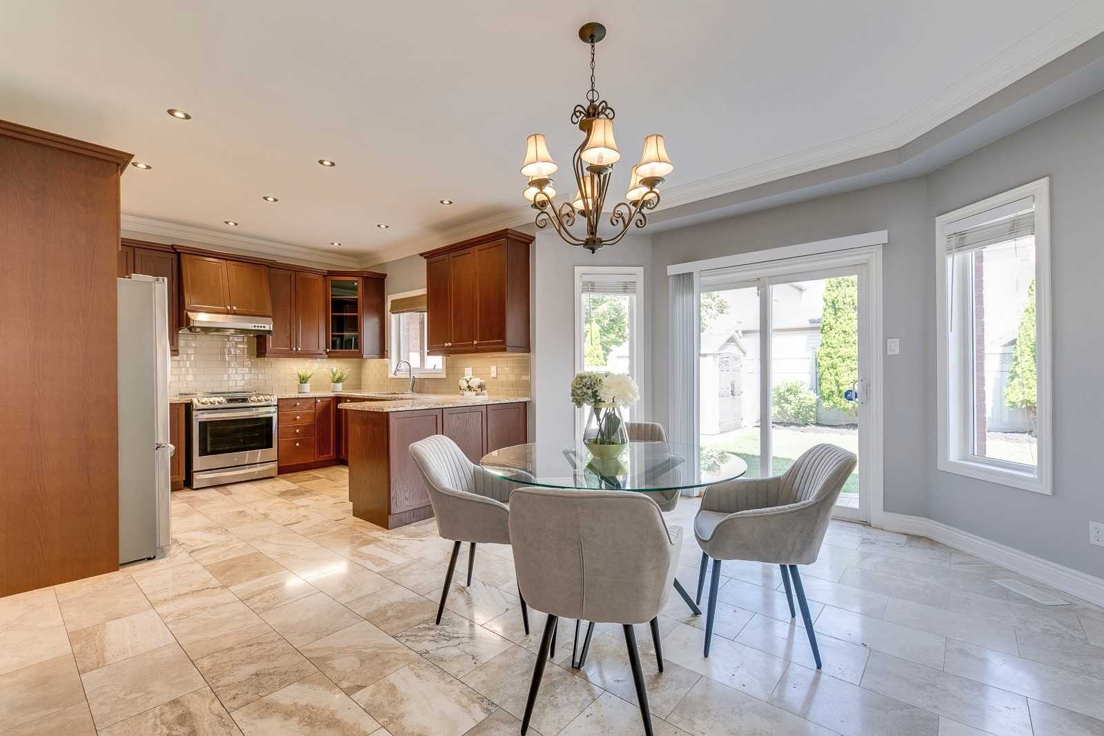 2595 North Ridge Tr