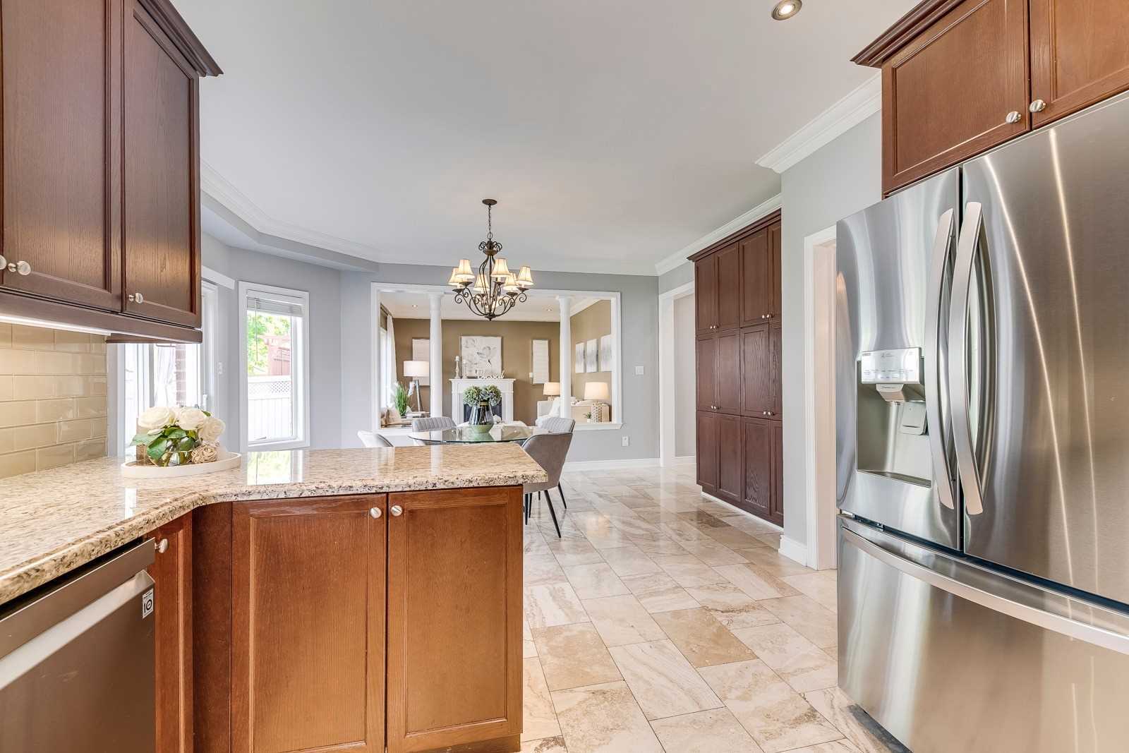 2595 North Ridge Tr
