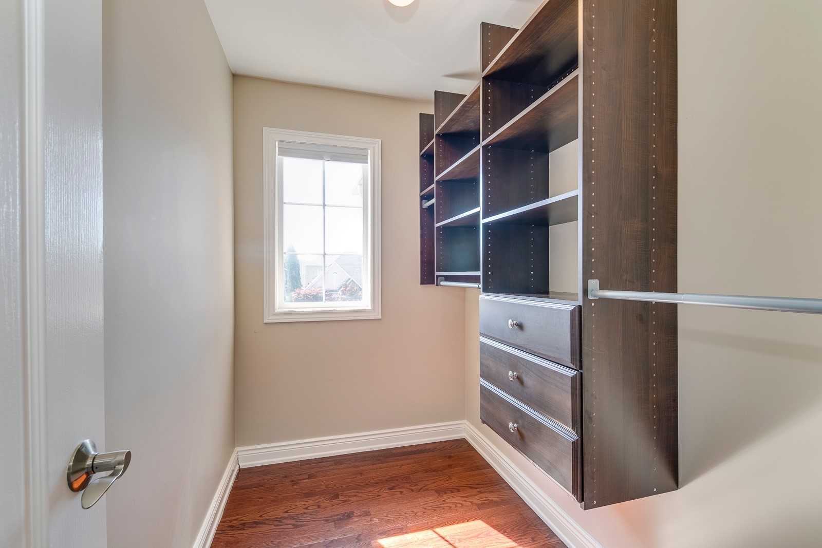 2595 North Ridge Tr