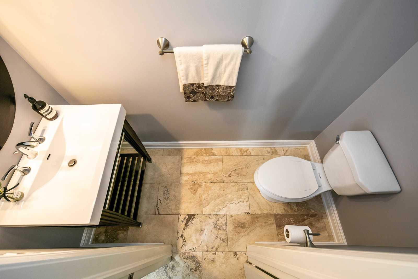2595 North Ridge Tr