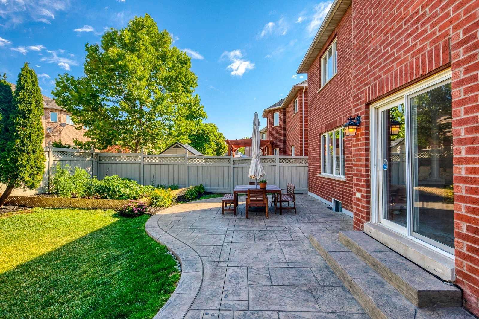 2595 North Ridge Tr
