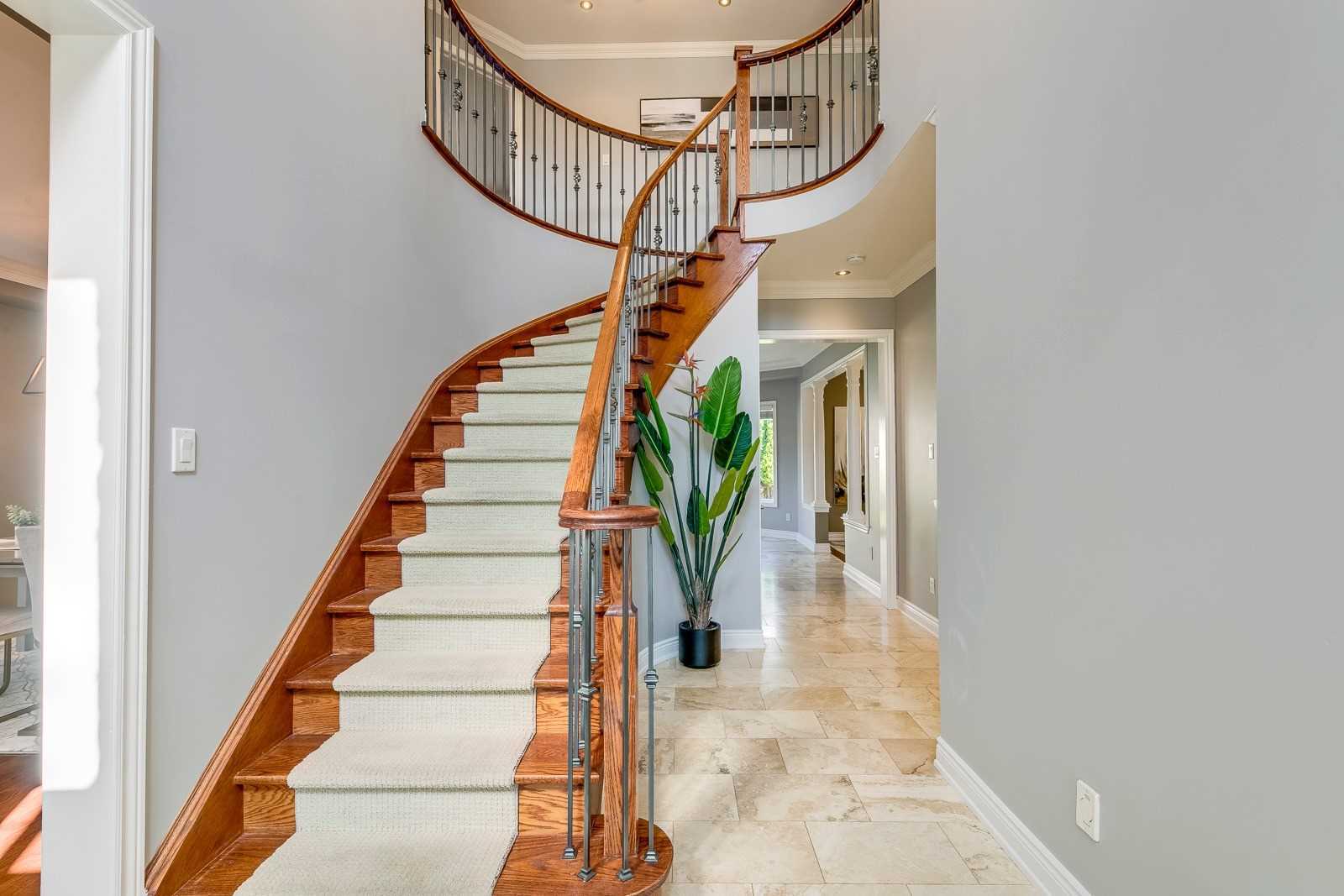 2595 North Ridge Tr