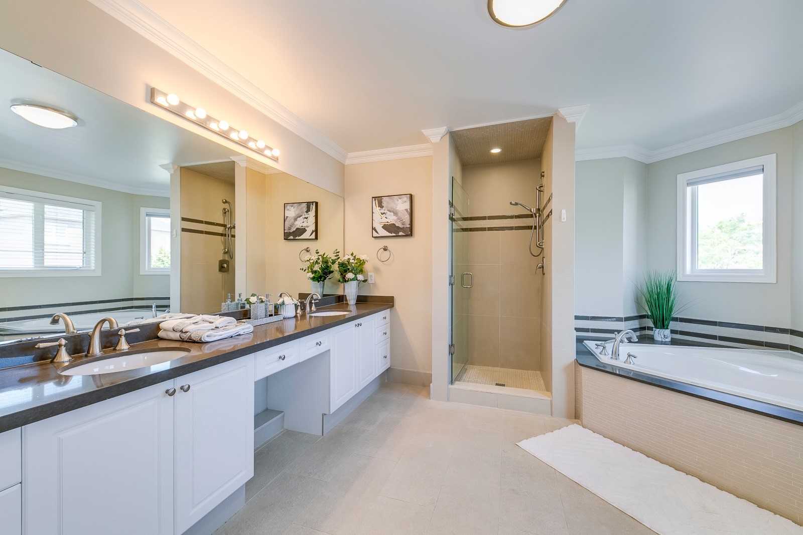 2595 North Ridge Tr