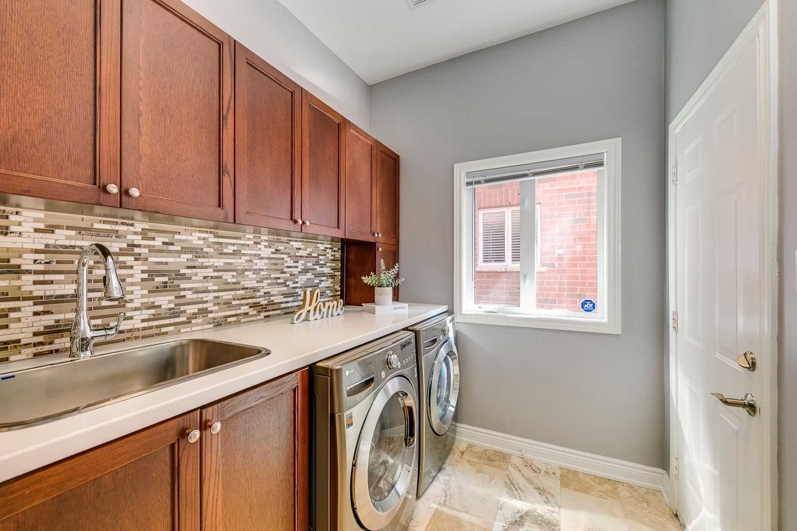 2595 North Ridge Tr