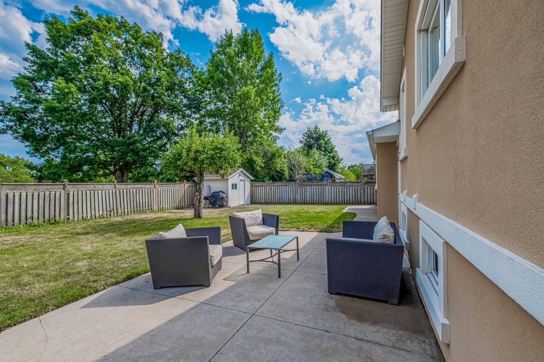 258 Elmwood Rd E