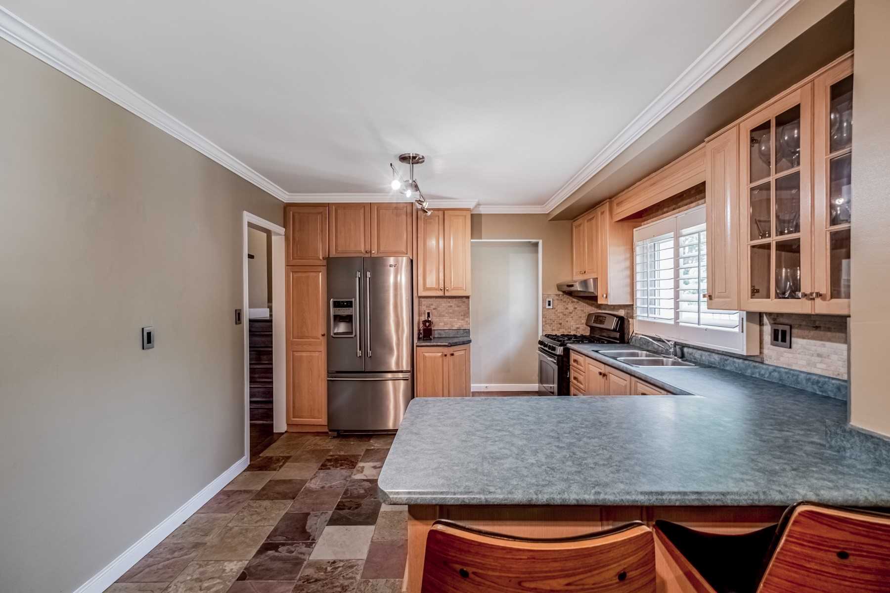 258 Elmwood Rd E