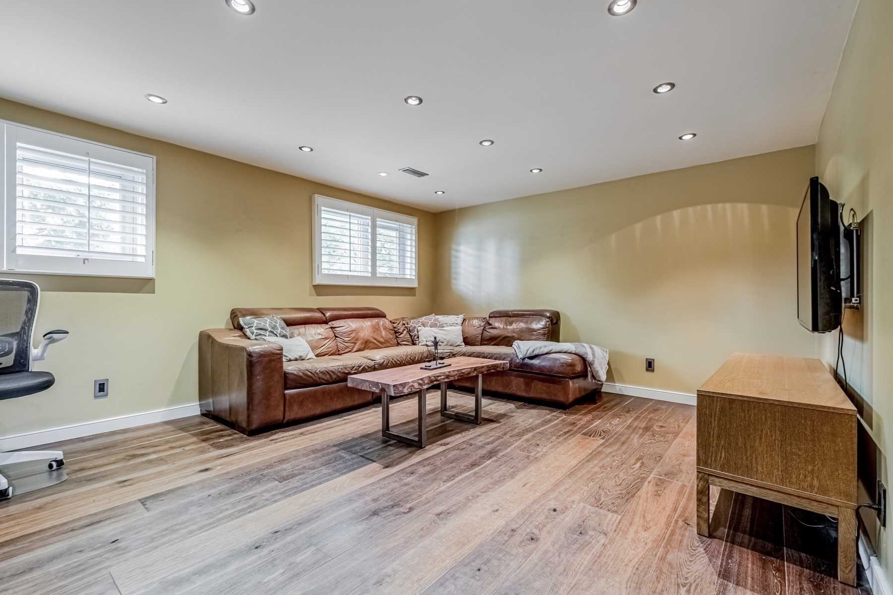 258 Elmwood Rd E