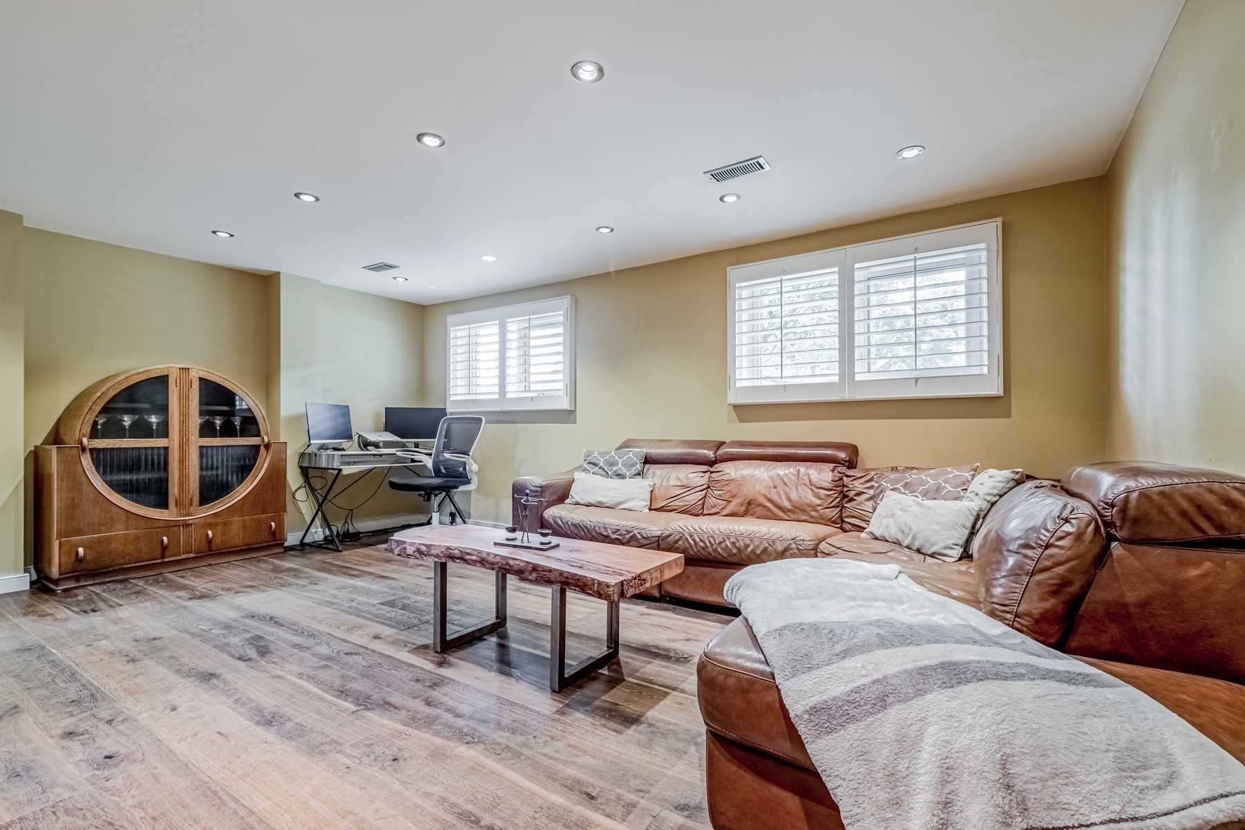 258 Elmwood Rd E
