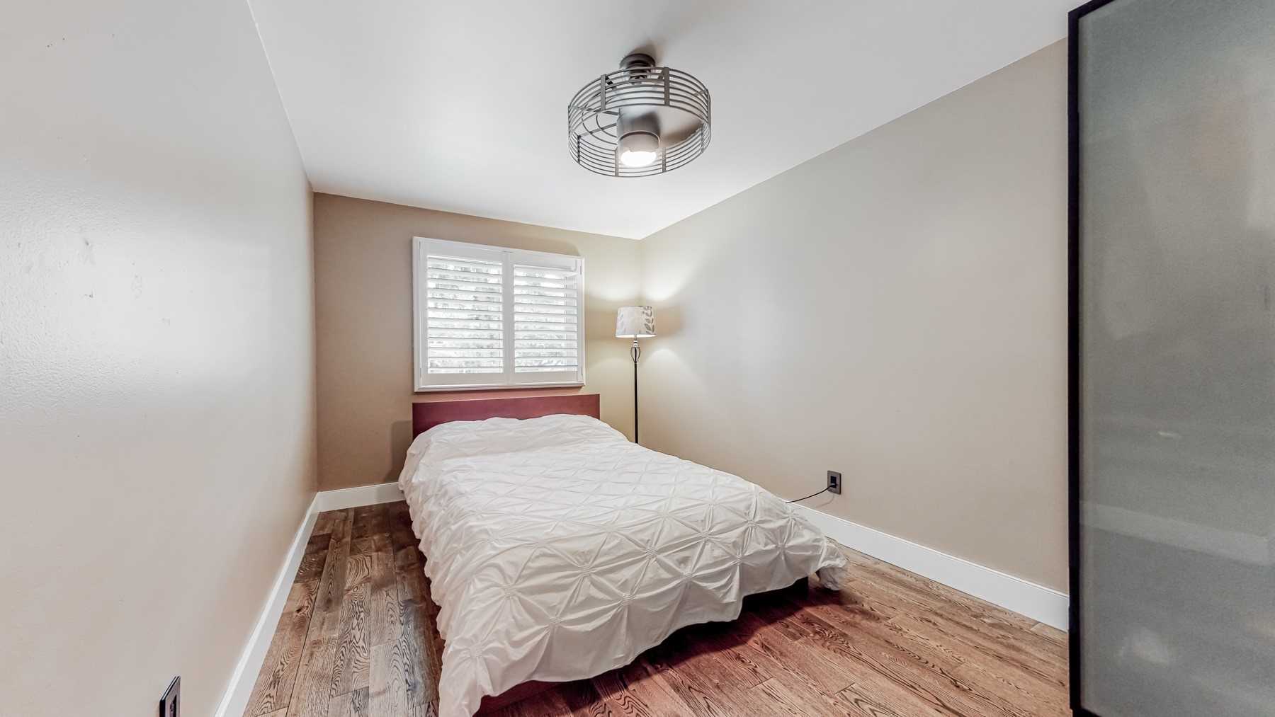 258 Elmwood Rd E