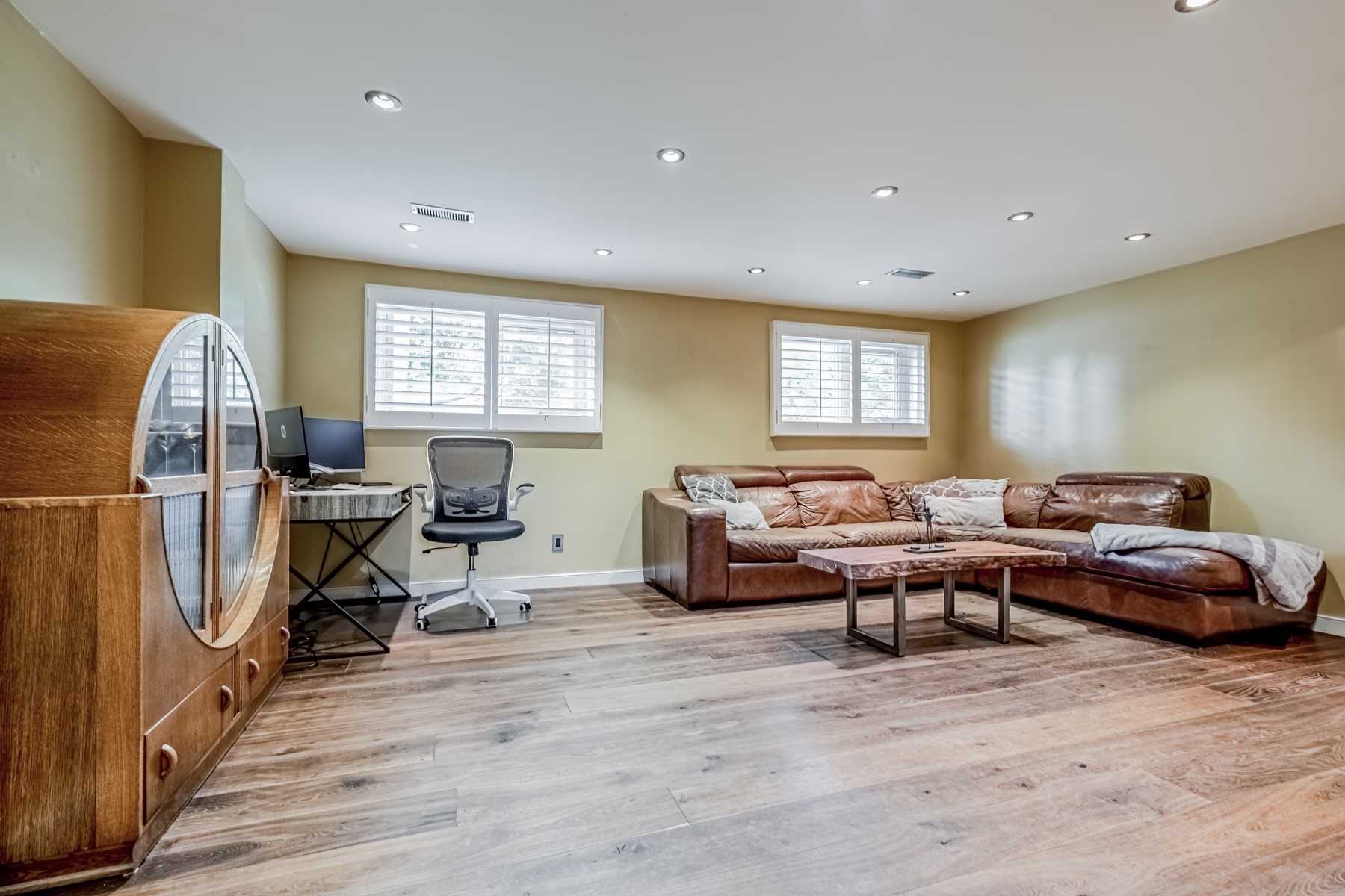 258 Elmwood Rd E