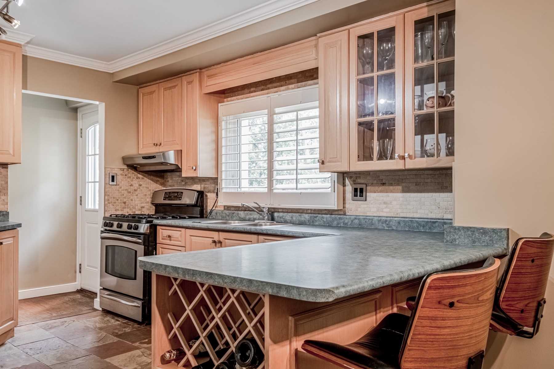 258 Elmwood Rd E