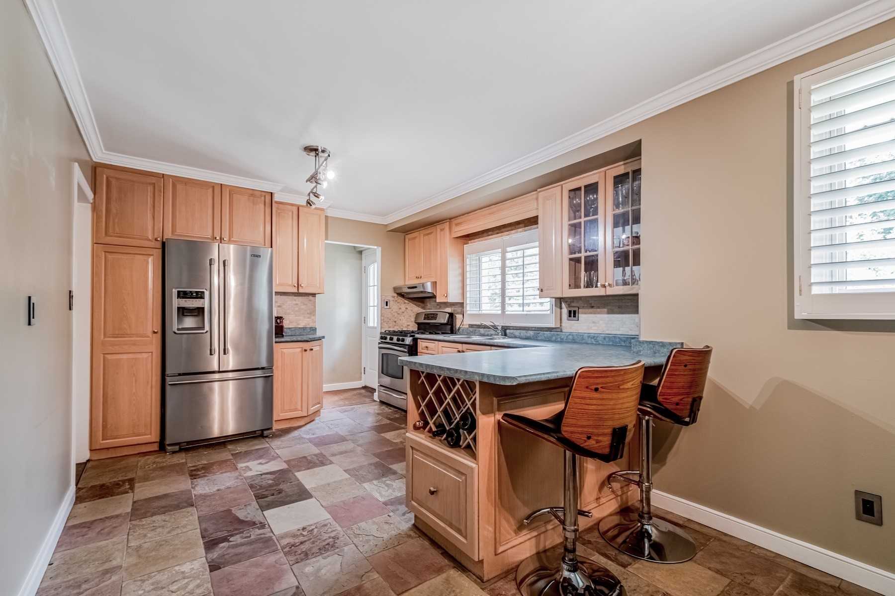 258 Elmwood Rd E