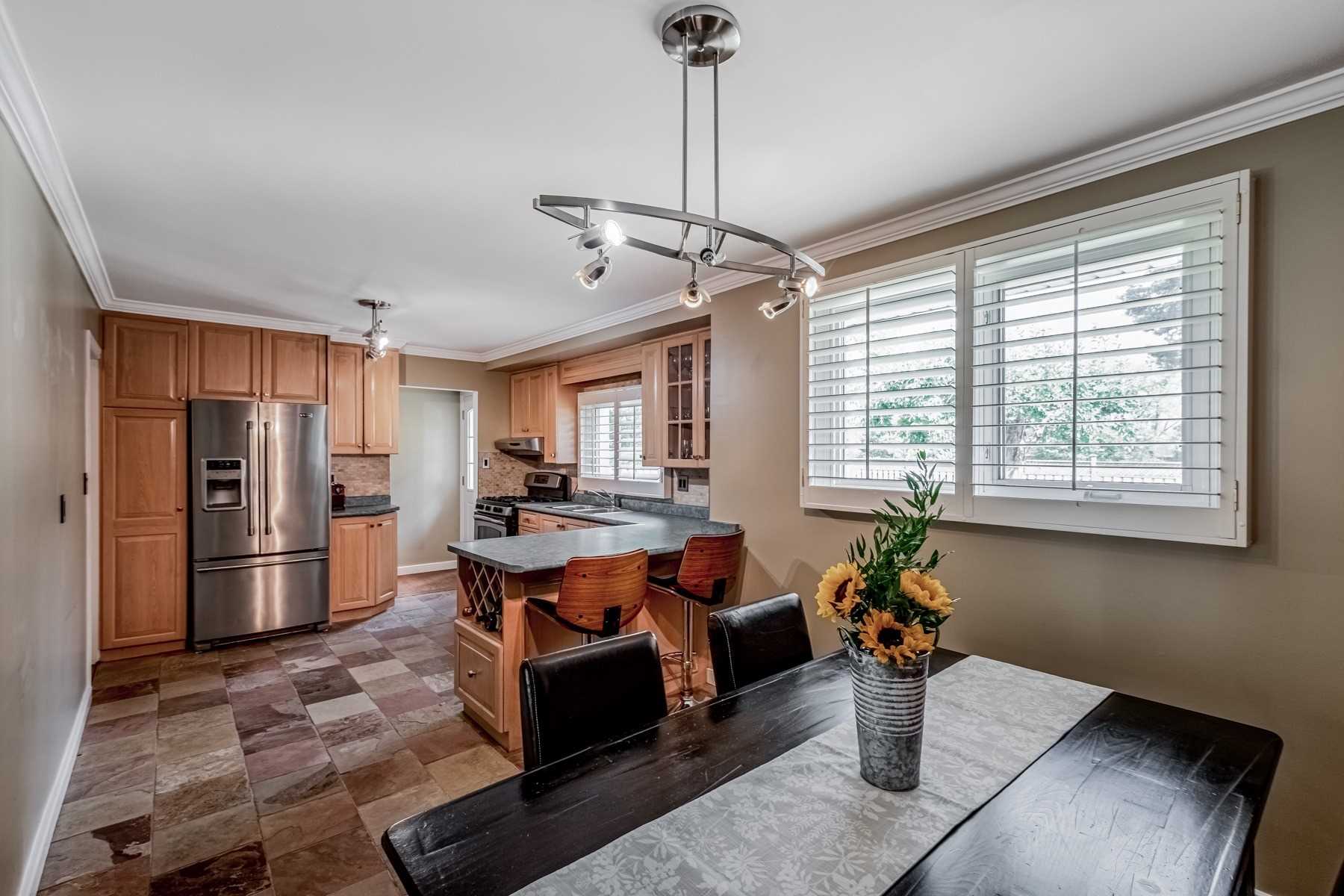 258 Elmwood Rd E