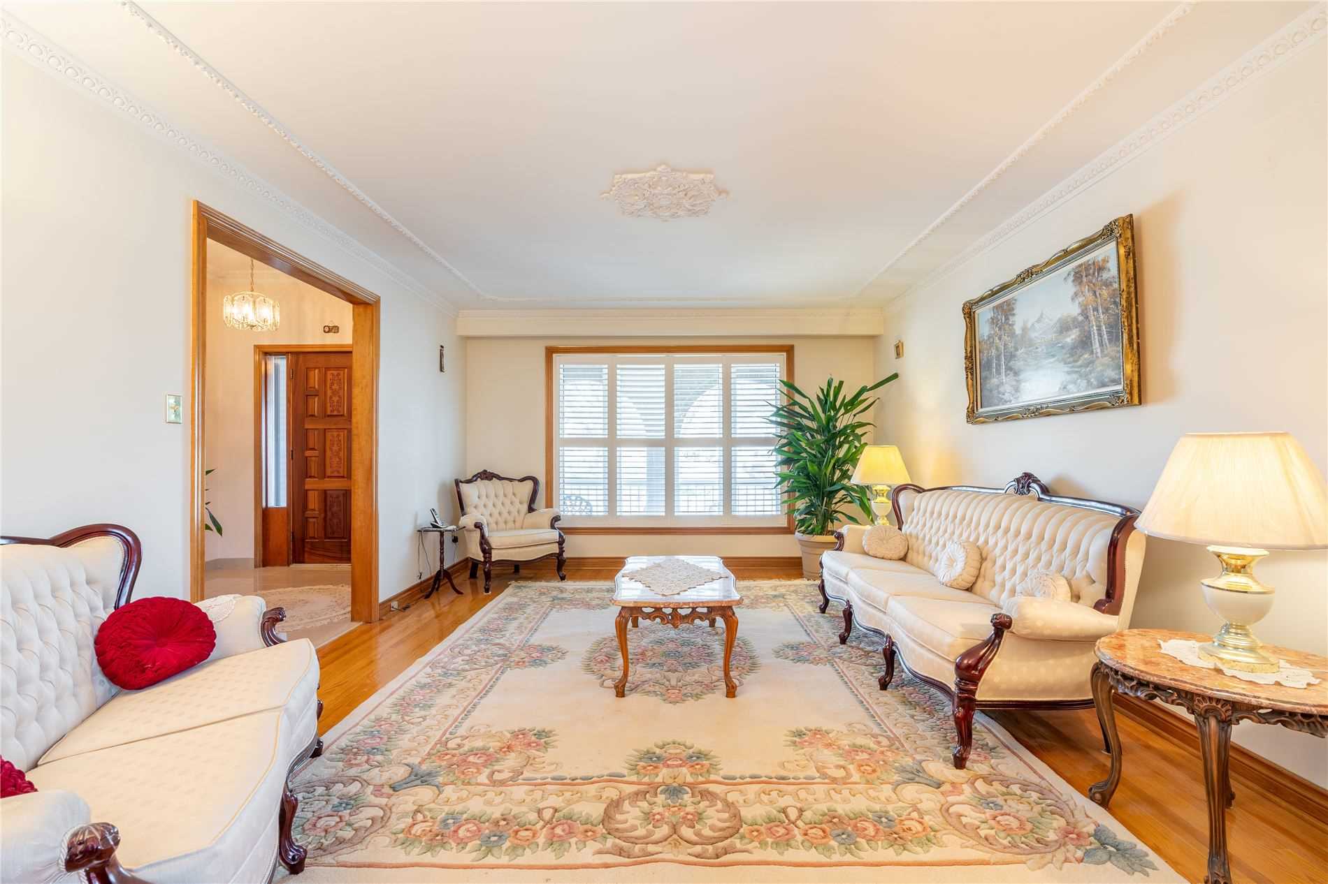 Listing W5706375 - Large Photo # 1