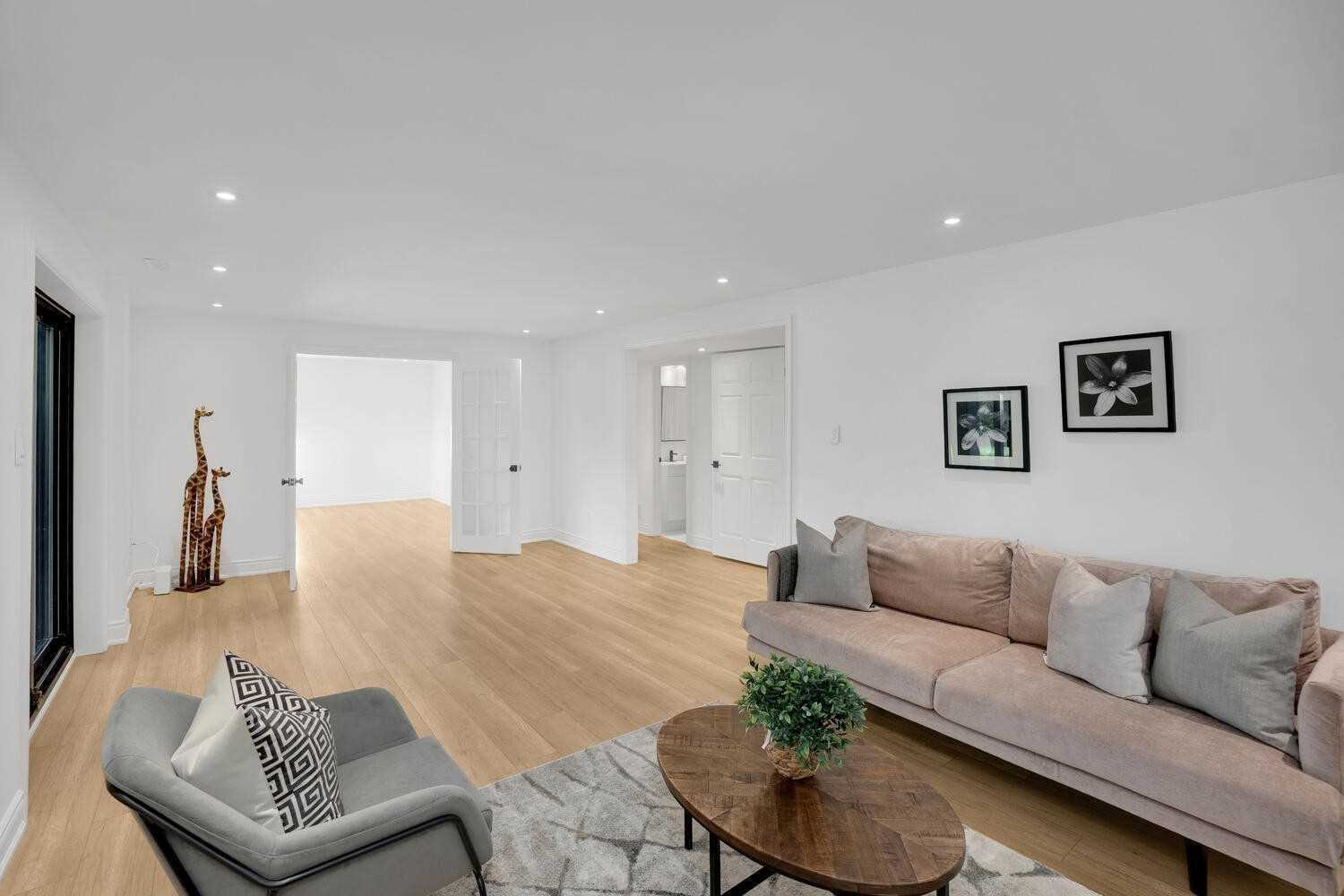 26 Munro St