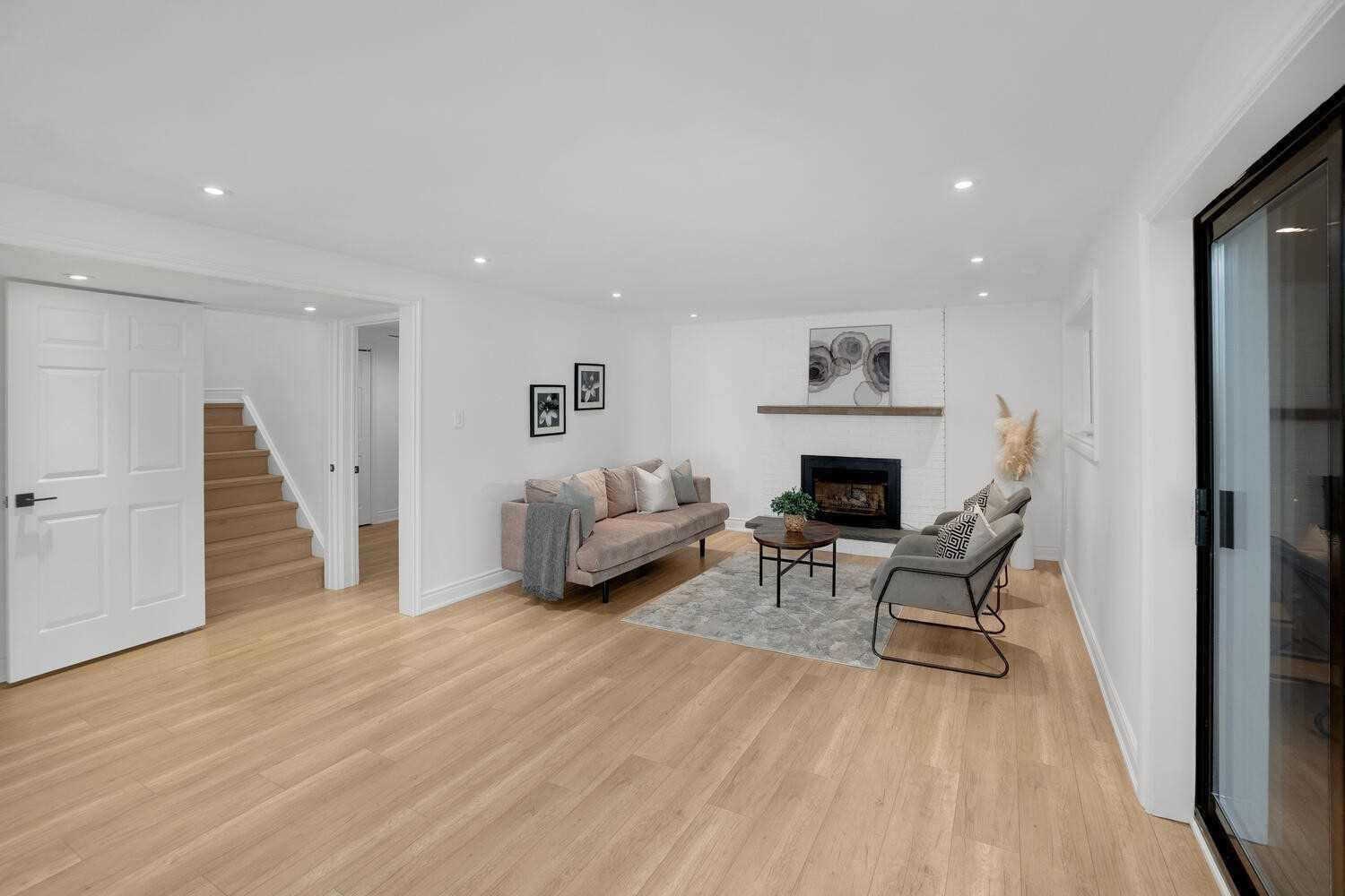 26 Munro St