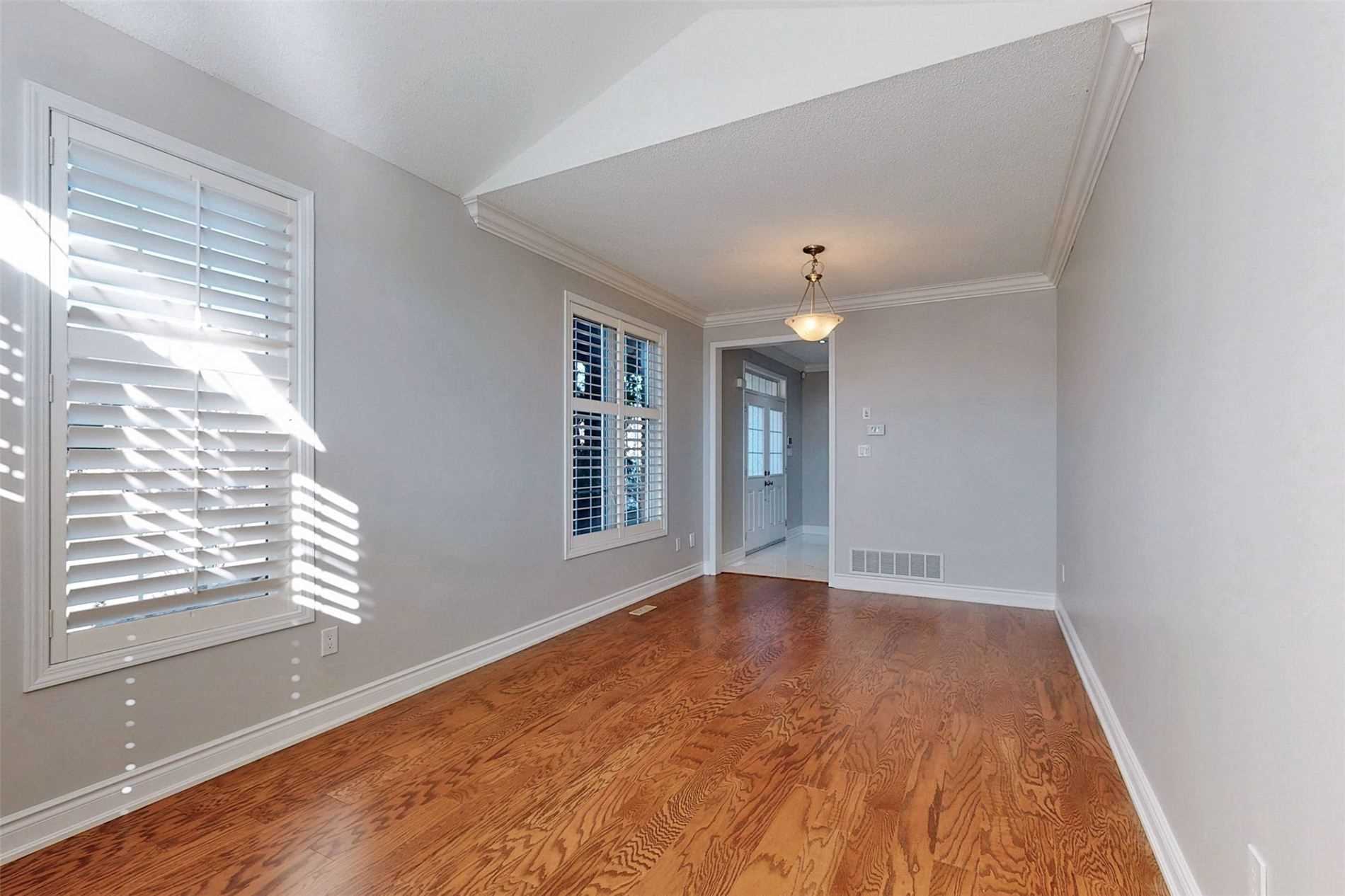 Listing W5707941 - Large Photo # 2