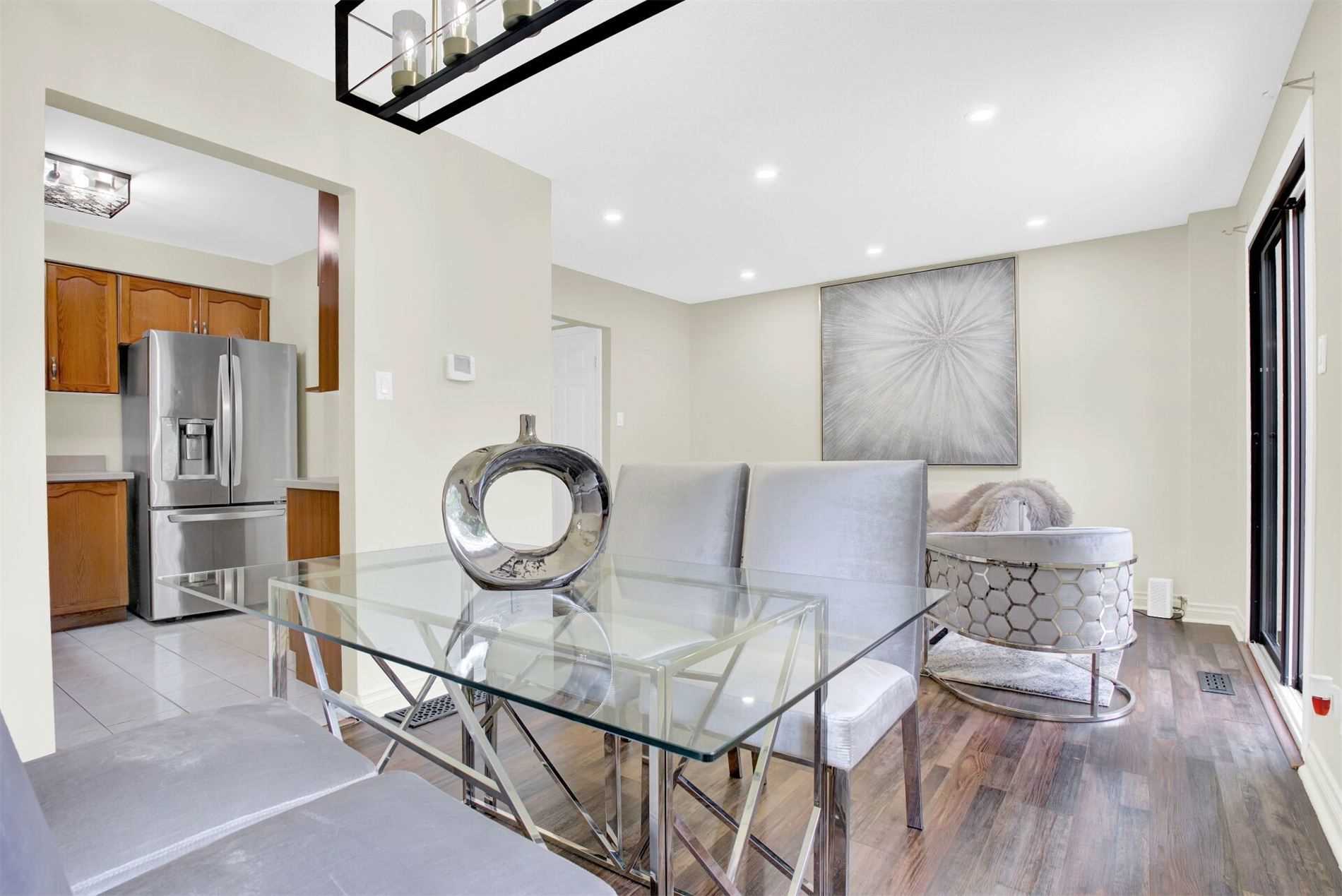 659 Roselaire Tr