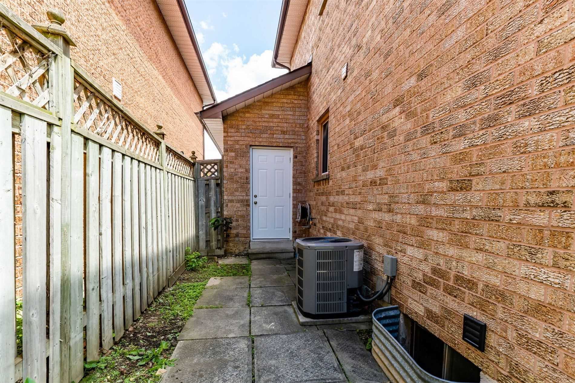 659 Roselaire Tr