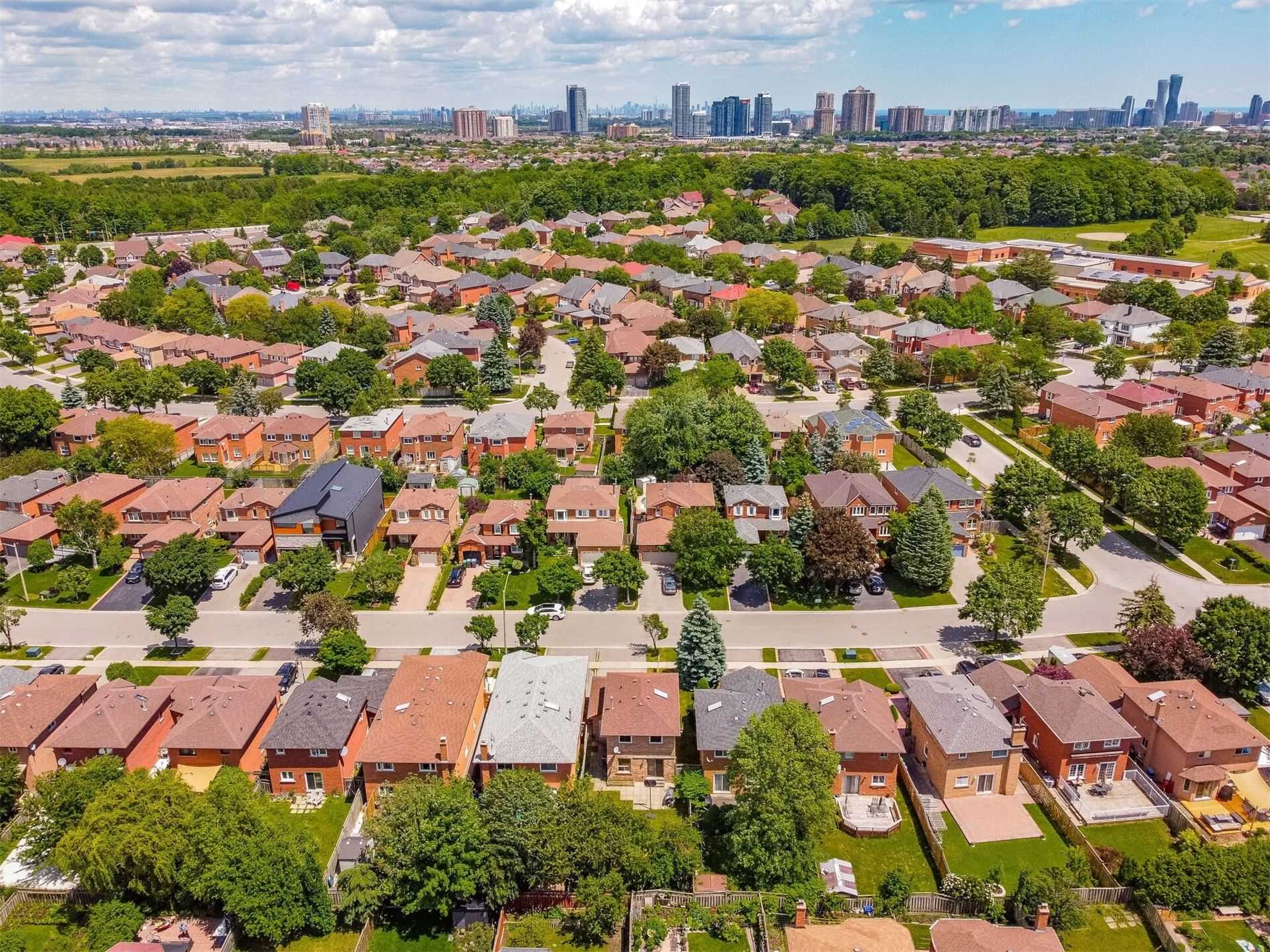 659 Roselaire Tr