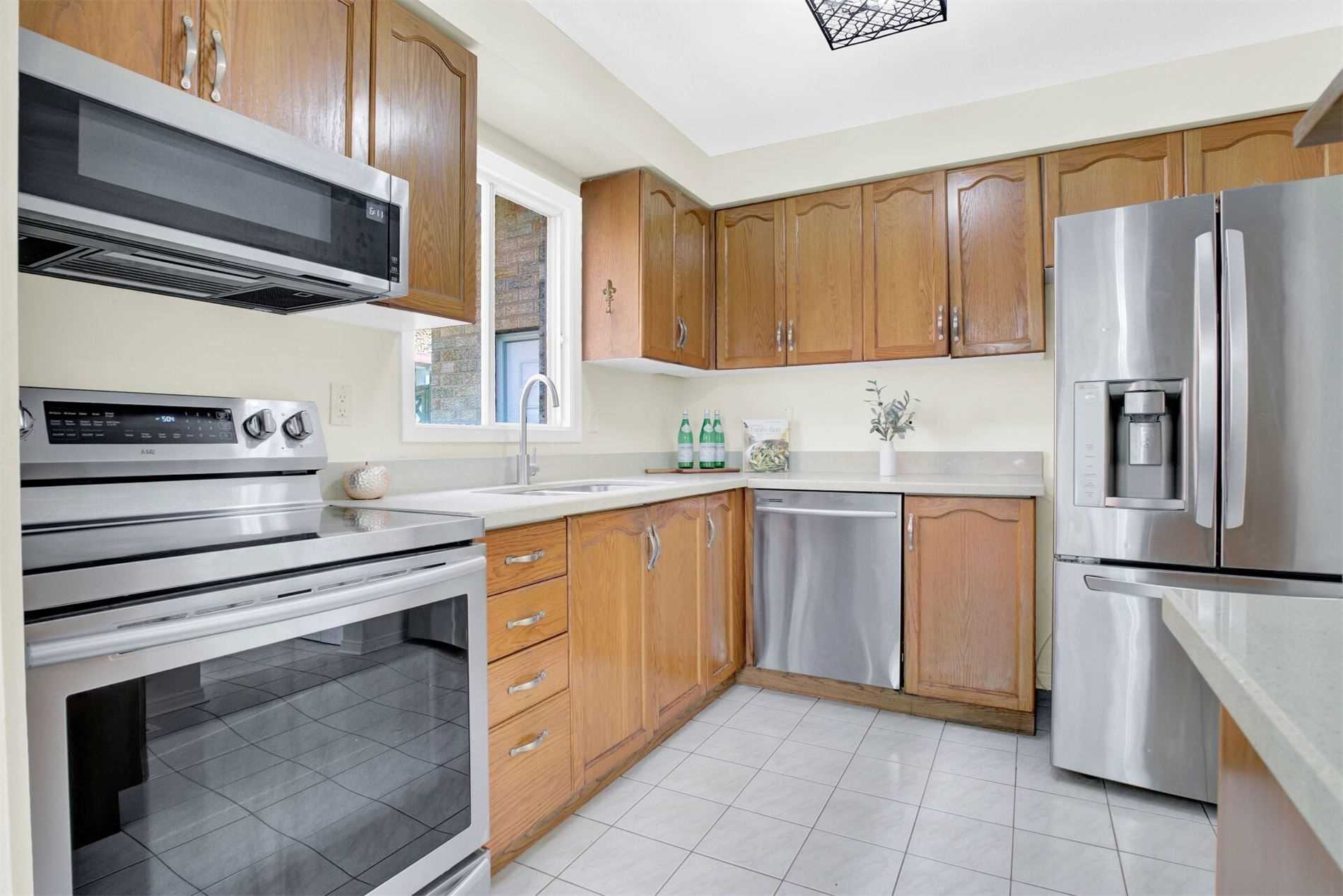 659 Roselaire Tr