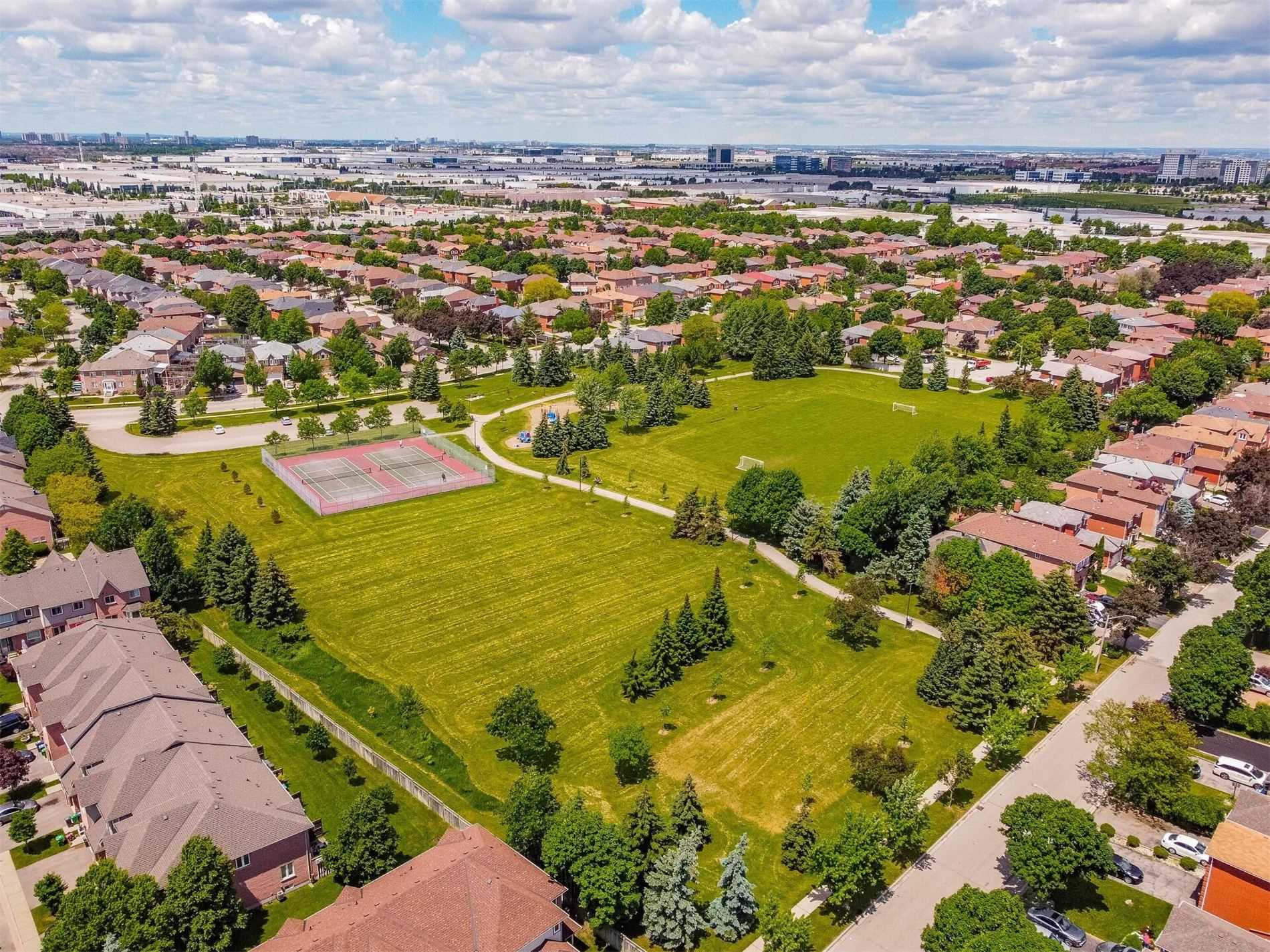 659 Roselaire Tr