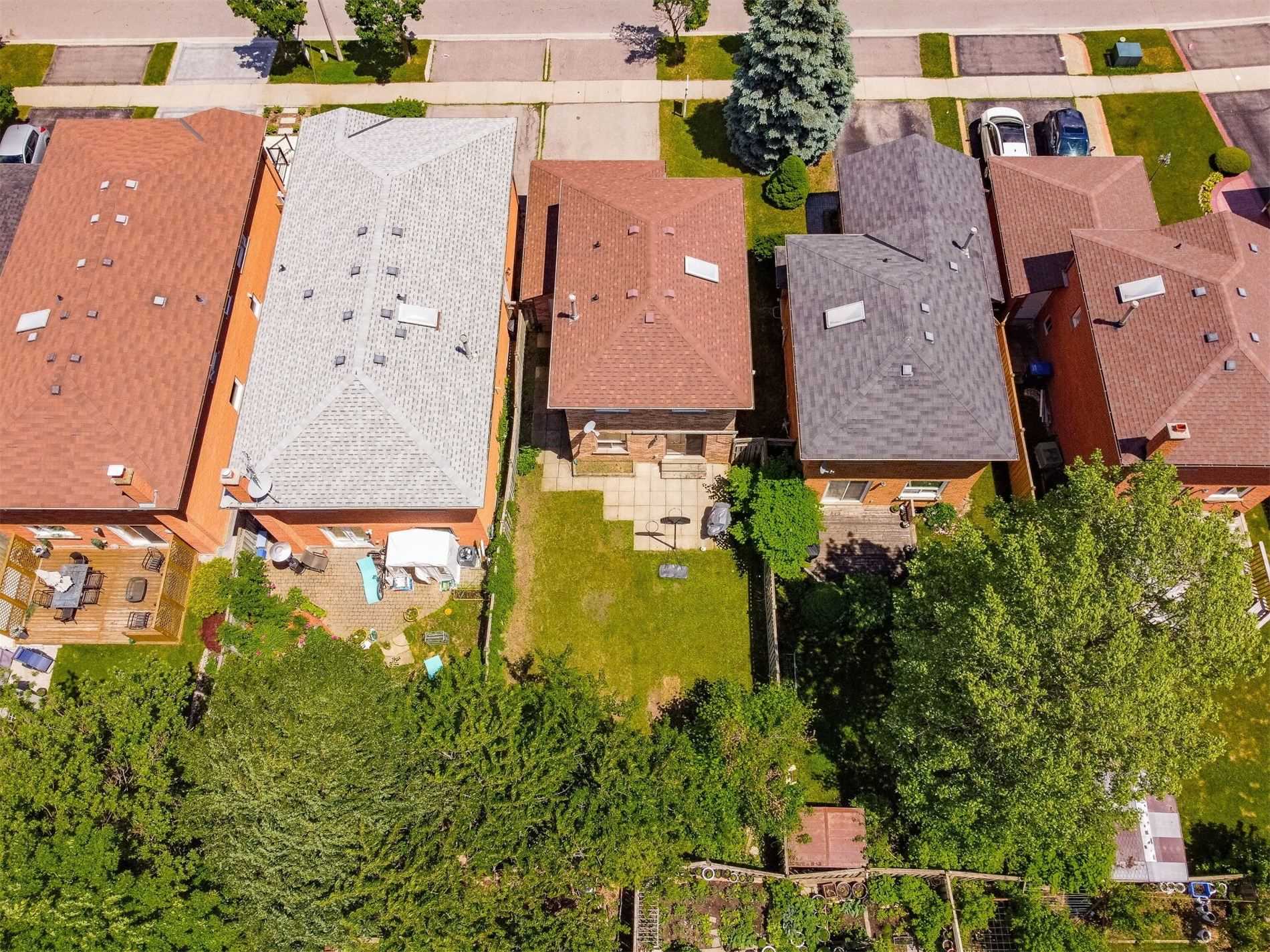 659 Roselaire Tr