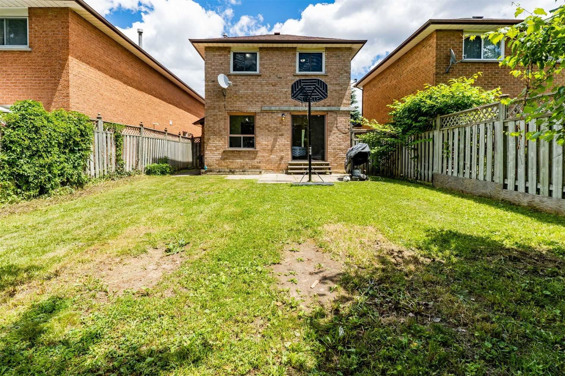 659 Roselaire Tr
