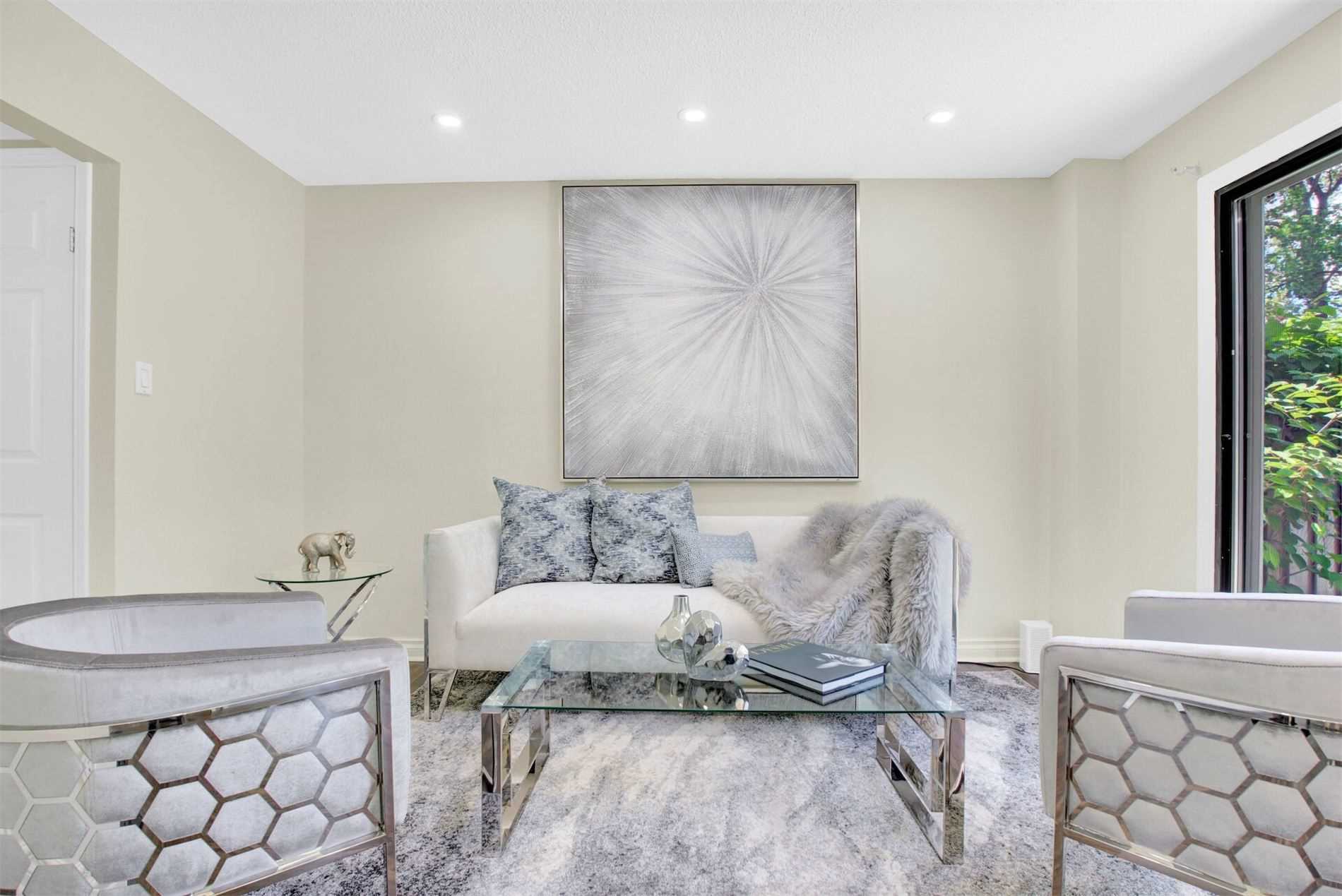 659 Roselaire Tr