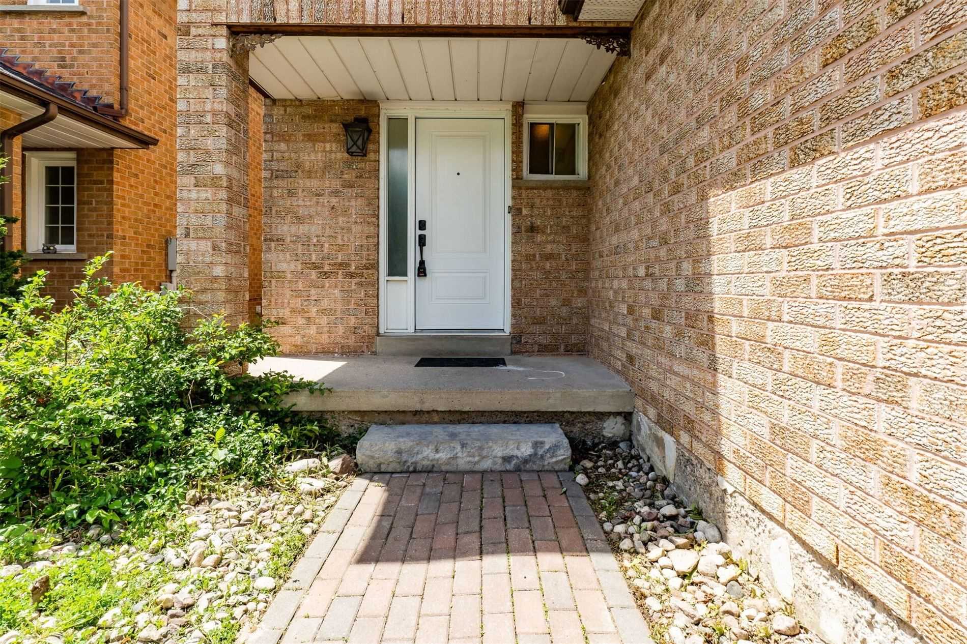 659 Roselaire Tr