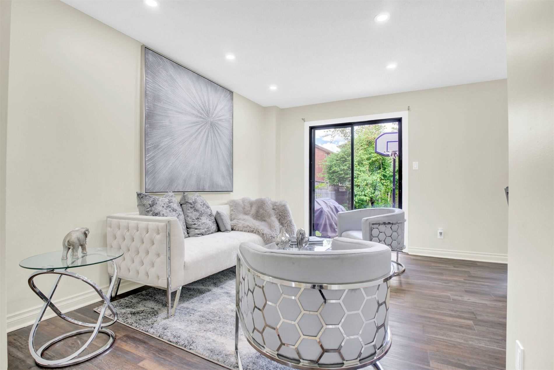 659 Roselaire Tr