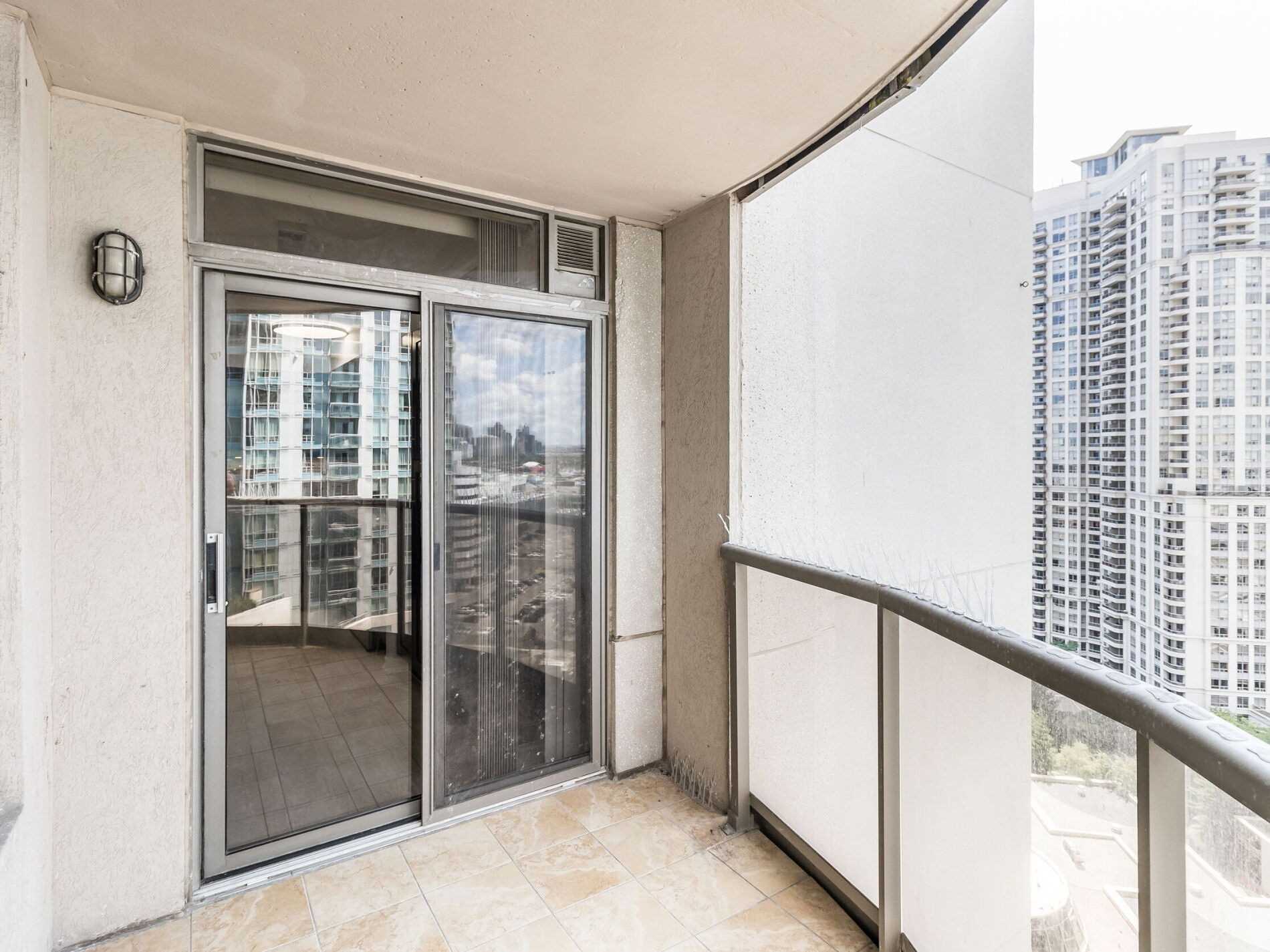 3880 Duke Of York Blvd, #1906